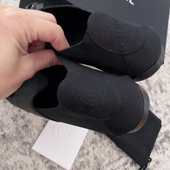 🎉SOLD Chanel 17K flower leather CC loafers flats - Picture 5 of 9